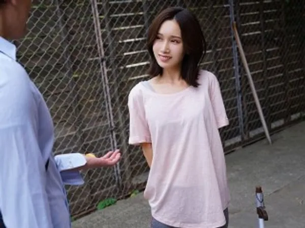 mitsuri cosplay sex Cô chủ nhà xinh đẹp và cậu học sinh thuê phòng may mắn